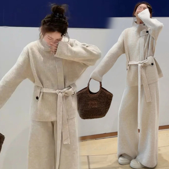 Zimski trudnički kostim sa stojećim ovratnikom i pojasom, pleteni džemper i široke hlače