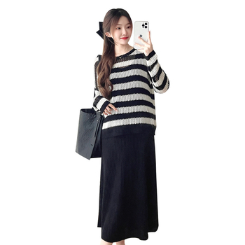 Σετ μητρότητας δύο τεμαχίων: πλεκτό τοπ ριγέ + φούστα με ιμάντες, θηλασμό-φιλικό, άνετος, στρογγυλό λαιμό, μακριά μανίκια, chenille ύφασμα με περιεκτικότητα σε βαμβάκι κάτω από 30%, στυλ Ιαπωνίας/Κορέας, άνοιξη/φθινόπωρο 2025
