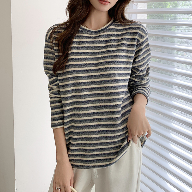 Dámsky pruhovaný hrubý pletený sveter, voľný strih, dlhé rukávy, výstrih do tvaru U, zmes polyester/spandex, 70–80% polyester, menej ako 30% spandex