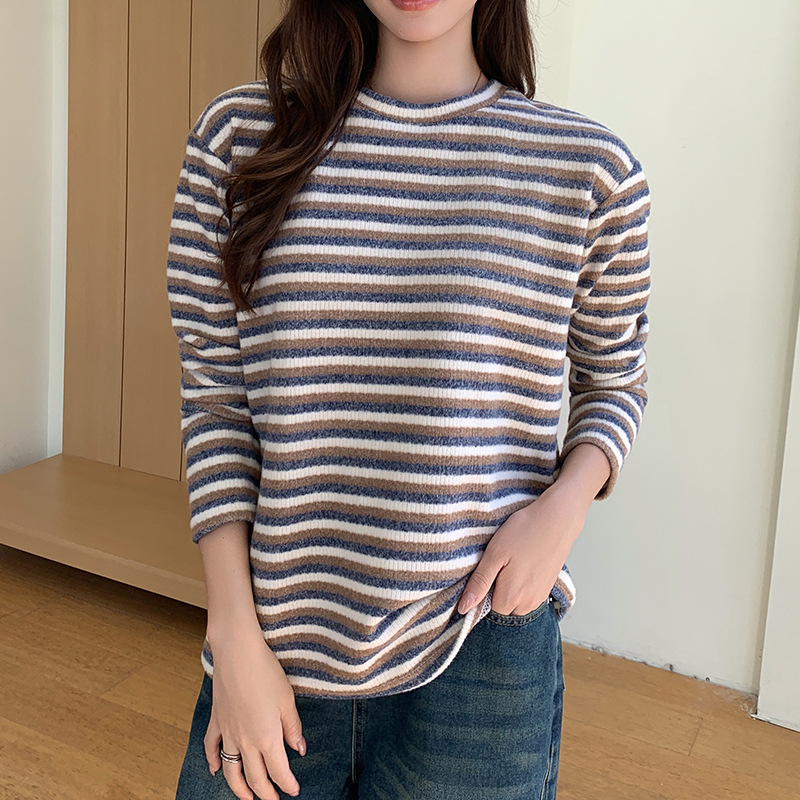 Dámsky pruhovaný hrubý pletený sveter, voľný strih, dlhé rukávy, výstrih do tvaru U, zmes polyester/spandex, 70–80% polyester, menej ako 30% spandex