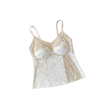 Top z velúru s čipkou, šikmým výrezom a výplňou na prsia, dĺžka v páse, pekné späť