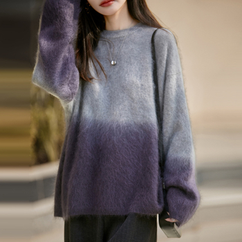 Γυναικείος πλεκτός πουλόβερ από μαλλί-κασμίρ με gradient πλέξη, στρογγυλός λαιμός, μακριά μανίκια, άνετη γραμμή