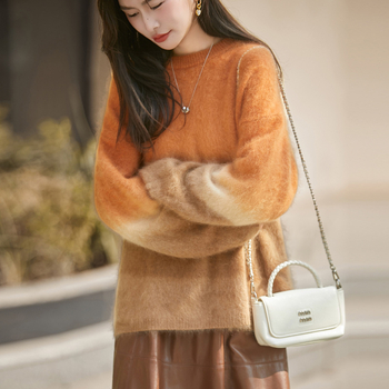 Γυναικείος πλεκτός πουλόβερ από μαλλί-κασμίρ με gradient πλέξη, στρογγυλός λαιμός, μακριά μανίκια, άνετη γραμμή