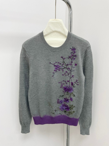 Puloveră de damă din lână-cashmere cu broderie, guler rotund, mâneci lungi, lungime regulată