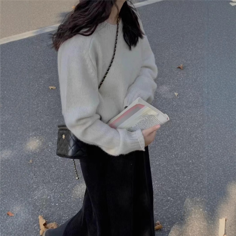 Dámsky vlnený pletený sveter s kapucňou, okrúhly výstrih, dlhé rukávy, voľný strih, hrubý úplet