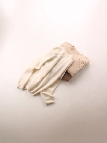 Kasmirski pulover s visokim ovratnikom i prorezanim uzorkom – 95% kašmir, dugi rukavi, jesen 2025