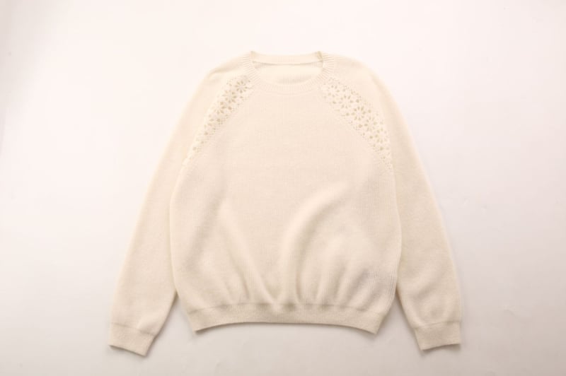 Kasmirski pulover s visokim ovratnikom i prorezanim uzorkom – 95% kašmir, dugi rukavi, jesen 2025