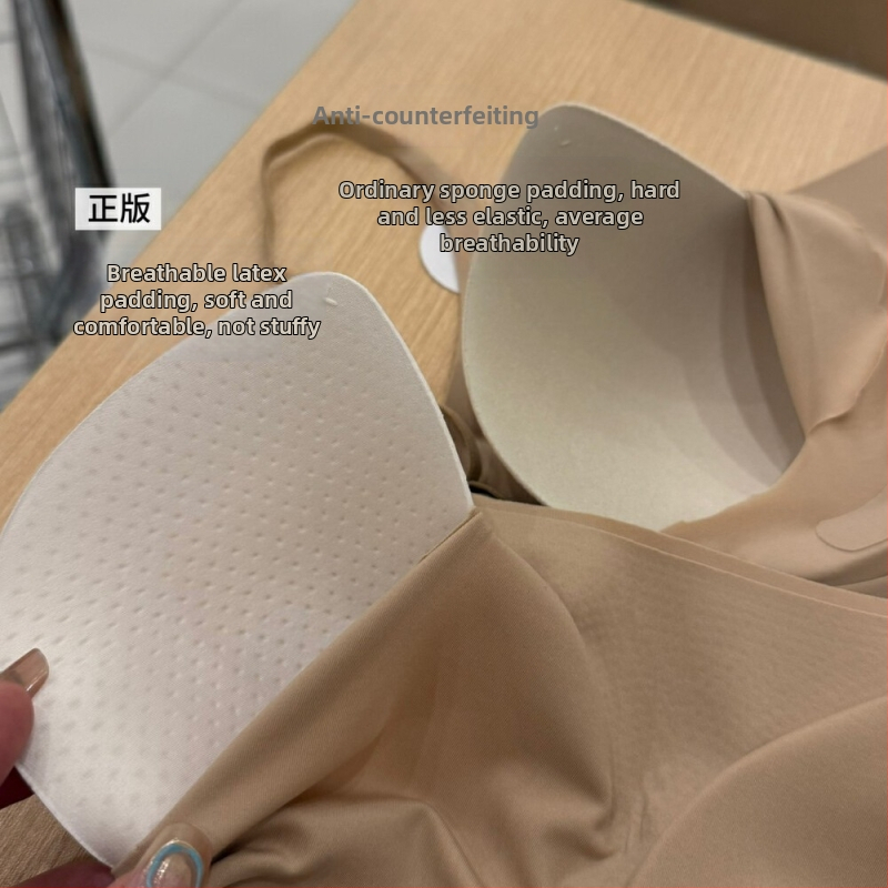 Neredzams bezvadu krūšturis ar vidēji veidotiem kokvilnas kausiem, neilona audums, fiksēti dubultie plecu siksnas