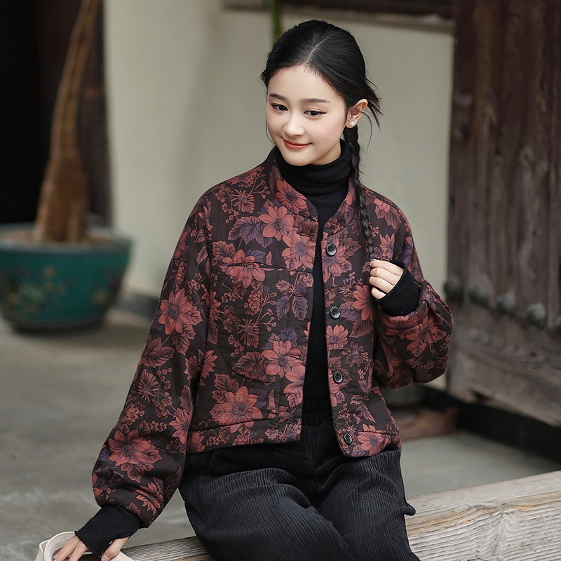 Kratki pamučni kaput s Arctic fleece punom, floralni uzorak, twill pamuk-lina, stojeći ovratnik, front s kopčama, padovi ramena, nostalgični retro stil, Zima 2025