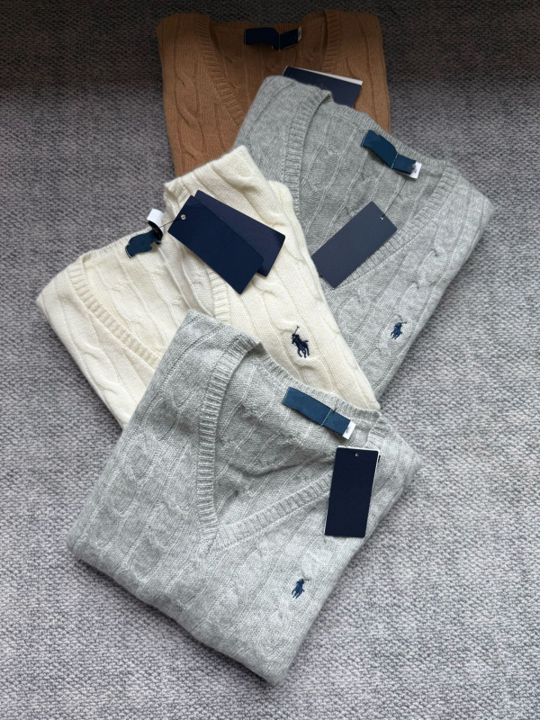 Ženski pulover od vune i kašmira, V-izrez, uski kroj, dugi rukavi, vezeni detalji, sadržaj 90–95% vuna i do 30% kašmira