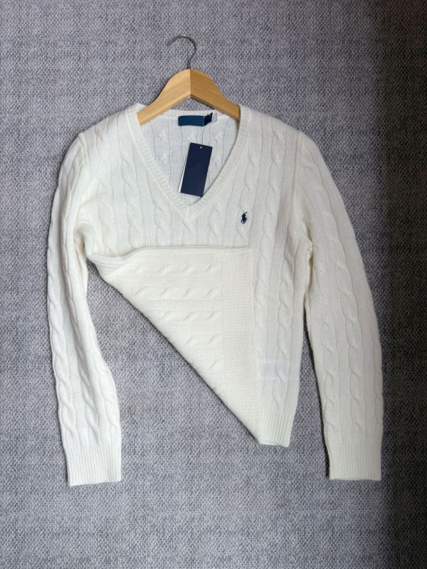 Ženski pulover od vune i kašmira, V-izrez, uski kroj, dugi rukavi, vezeni detalji, sadržaj 90–95% vuna i do 30% kašmira