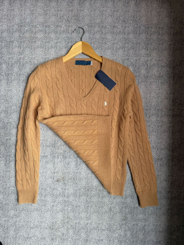 Ženski pulover od vune i kašmira, V-izrez, uski kroj, dugi rukavi, vezeni detalji, sadržaj 90–95% vuna i do 30% kašmira