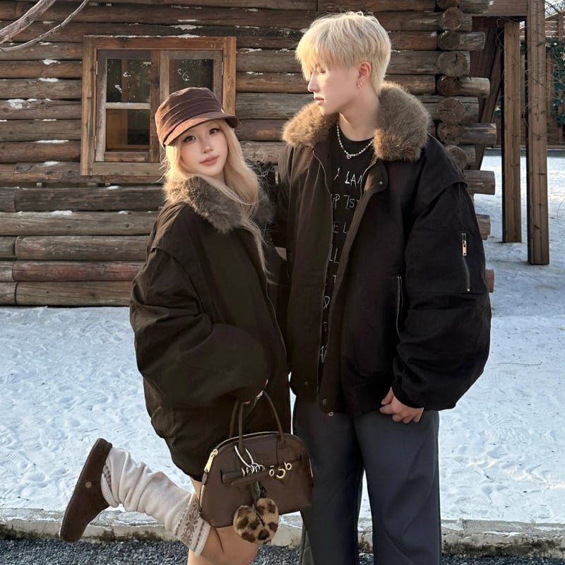 Пилотно яке, свободна кройка, закопчаване с цип, пълнител коприна-полиестер, яка с лацкан, без качулка