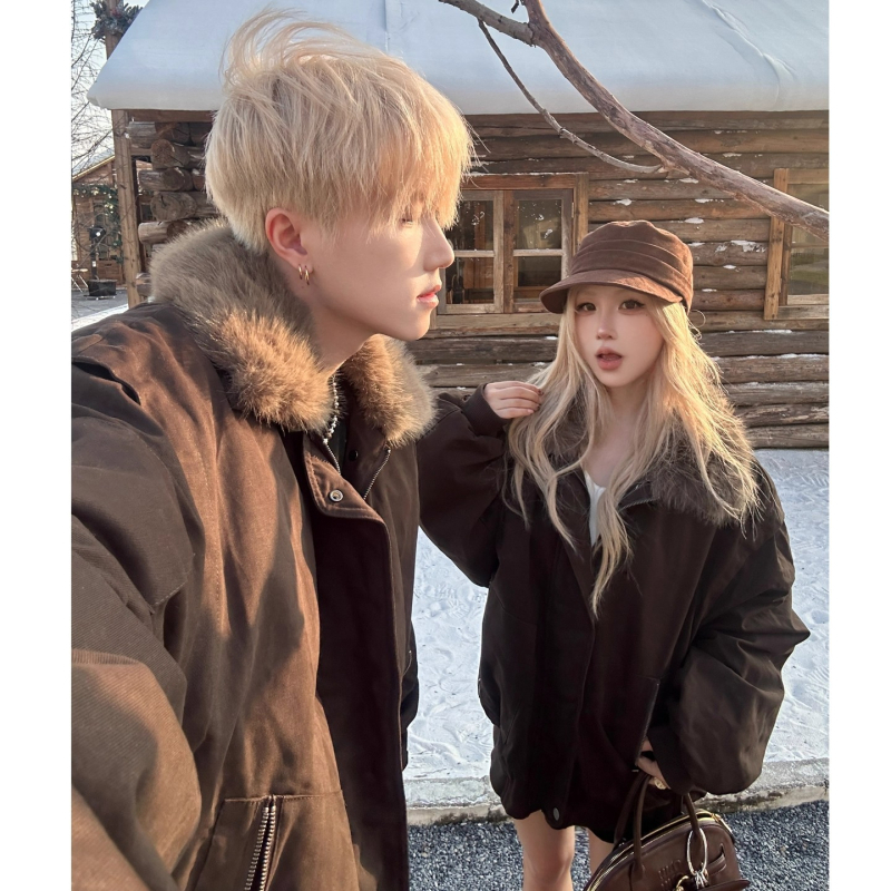 Пилотно яке, свободна кройка, закопчаване с цип, пълнител коприна-полиестер, яка с лацкан, без качулка