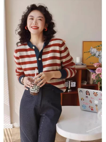 Cardigan din lână, cu dungi, croială lejeră, guler rotund, mâneci lungi, tricotat