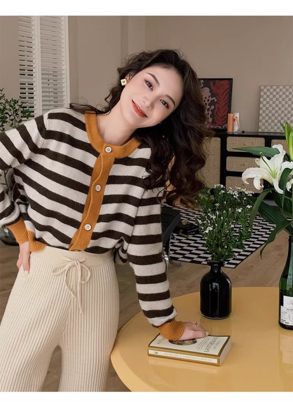 Cardigan din lână, cu dungi, croială lejeră, guler rotund, mâneci lungi, tricotat