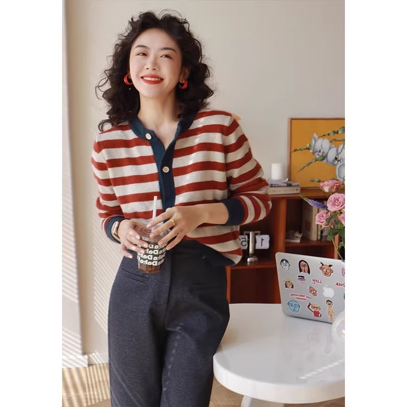 Cardigan din lână, cu dungi, croială lejeră, guler rotund, mâneci lungi, tricotat