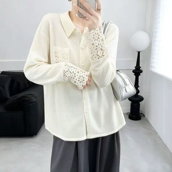 Cardigan od vunene smjese, široki kroj, ovratnik s reverom, dugi rukavi, ukrasna izrezana detalja — zimska kolekcija 2025