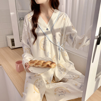 Trudnički pidžama set u kardigan stilu, dugi rukavi, hlače, poliester-pamučna smjesa (95–100% poliester), pogodan za ljeto i jesen