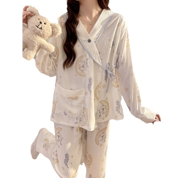 Trudnički pidžama set u kardigan stilu, dugi rukavi, hlače, poliester-pamučna smjesa (95–100% poliester), pogodan za ljeto i jesen