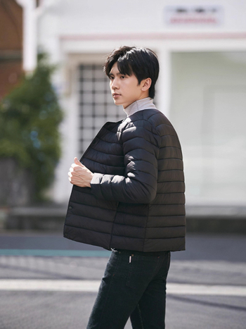 Мъжко леко яке в стил кардиган, без яка, тясна кройка, едноредово закопчаване, полиестров пълнител