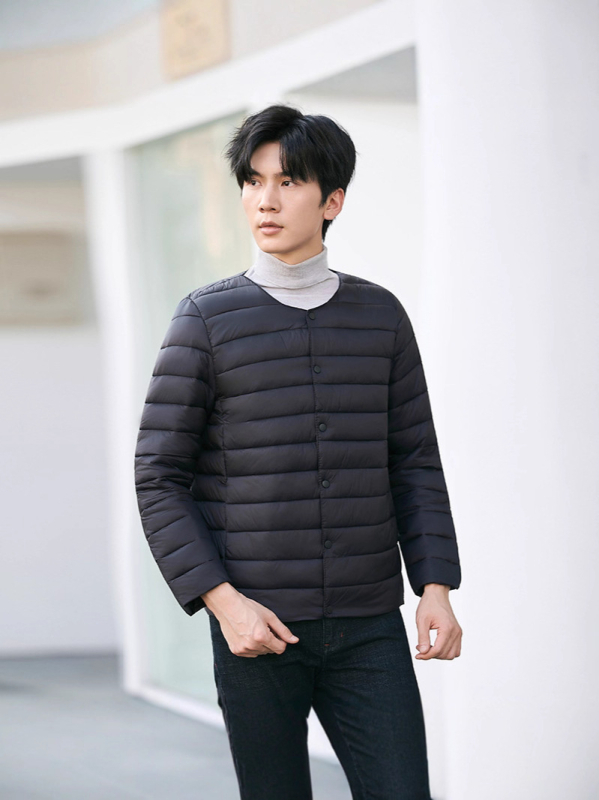 Мъжко леко яке в стил кардиган, без яка, тясна кройка, едноредово закопчаване, полиестров пълнител