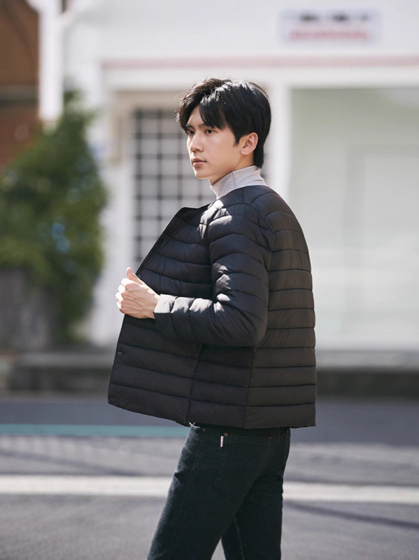 Мъжко леко яке в стил кардиган, без яка, тясна кройка, едноредово закопчаване, полиестров пълнител