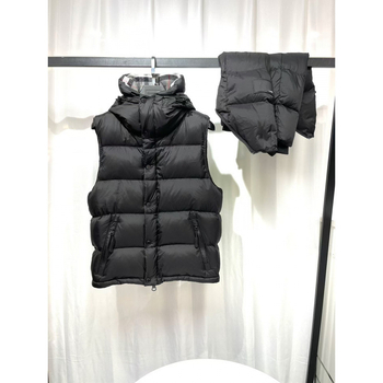 Jakna s odvojivim rukavima i kapuljom, zimni muški stil; punilo: bijeli pačje dolje; sadržaj dolja 91–95%; zaštita od hladnoće -30°C do -15°C