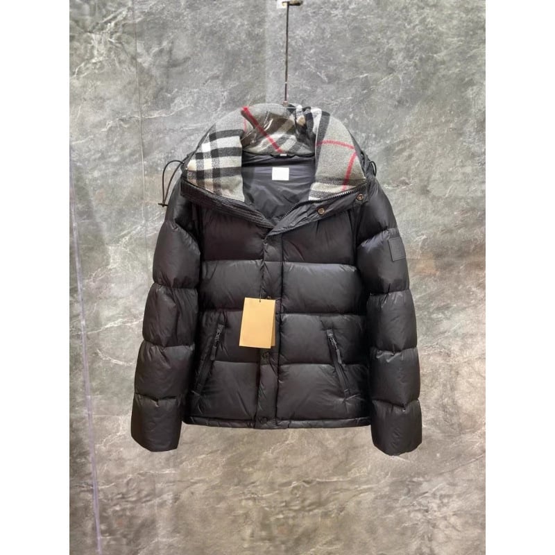 Jakna s odvojivim rukavima i kapuljom, zimni muški stil; punilo: bijeli pačje dolje; sadržaj dolja 91–95%; zaštita od hladnoće -30°C do -15°C