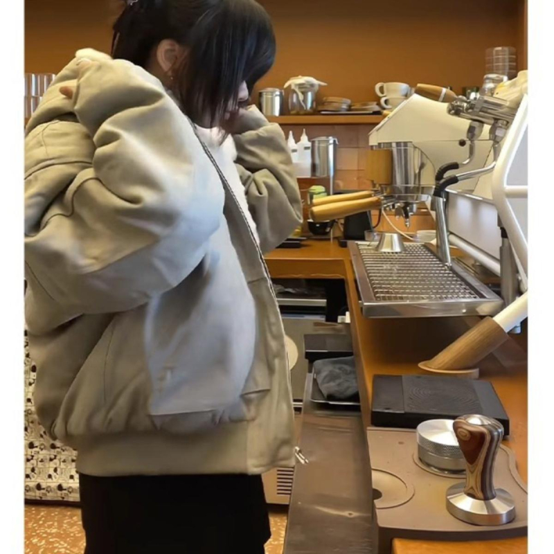 Pamukom punjena jakna s kapuljom, kratki kroj, zatvarač, poliesterno punilo, najlonska tkanina