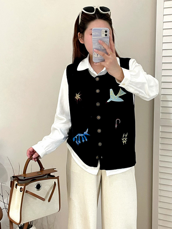 Izšivena pletena bez rukava jakna za žene, slobodan kroj, V-izrez, poliester 30–50%, viskozno <30%