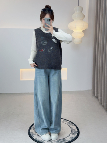 Ženski plus veličina pleteni džemper-vest s okruglim izrezom, izšiven kartunski motiv, šarena mohair smjesa, poliesters 80-90%, akril 10-20%, japansko-korejski opušten stil, regular kroj, zima 2025