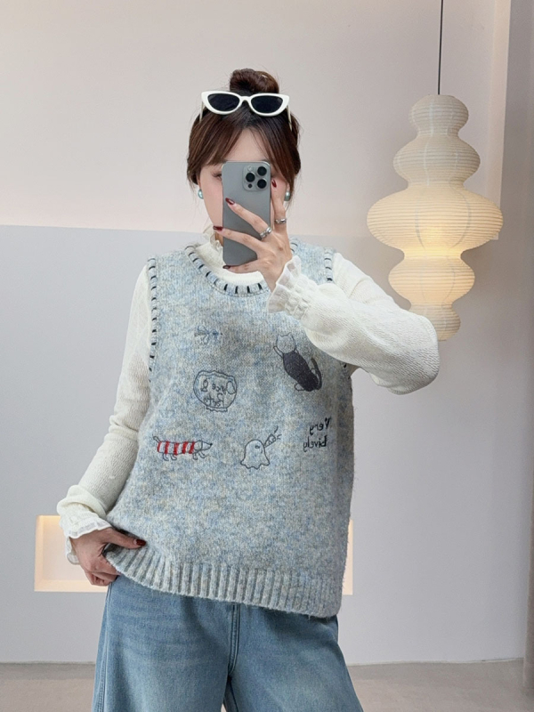 Ženski plus veličina pleteni džemper-vest s okruglim izrezom, izšiven kartunski motiv, šarena mohair smjesa, poliesters 80-90%, akril 10-20%, japansko-korejski opušten stil, regular kroj, zima 2025