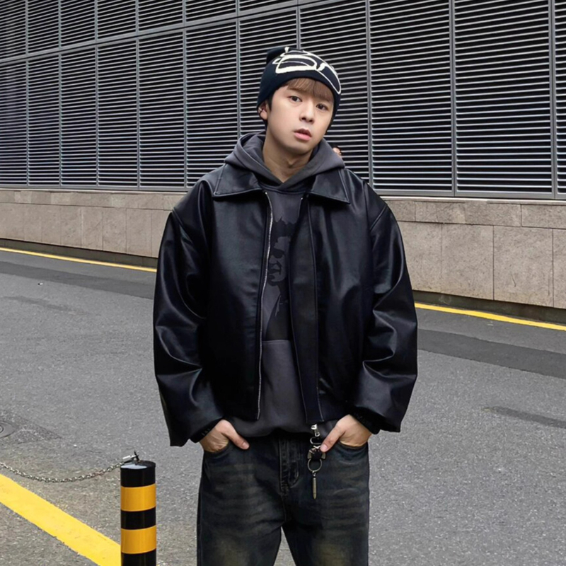 Kožna jakna minimalističkog stila, rever ovratnik, labav kroj, zatvaranje zipom, poliester tkanina, muški, jesen-zima 2025