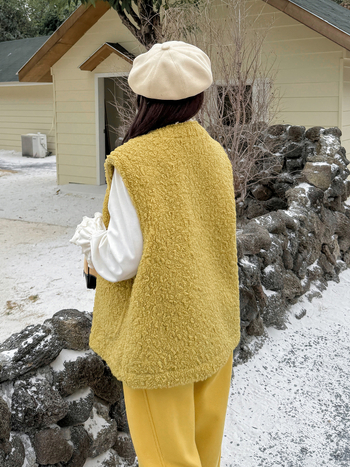 Vesta s cvjetnim uzorkom od kombinirane tkanine s elastanom, okrugli vrat, zimska kolekcija 2025