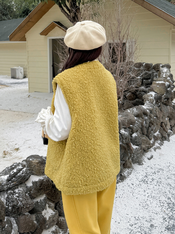 Vesta s cvjetnim uzorkom od kombinirane tkanine s elastanom, okrugli vrat, zimska kolekcija 2025