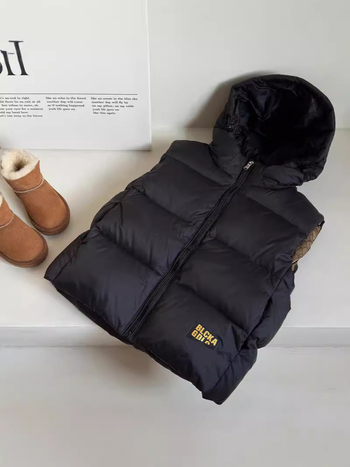 Dječja vesta s perjem gusjeg pera, najlonska vanjska tkanina, poliester podstava, zimska verzija sa zatvaračem