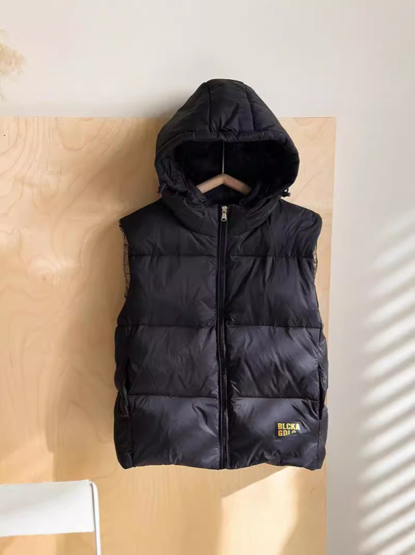 Dječja vesta s perjem gusjeg pera, najlonska vanjska tkanina, poliester podstava, zimska verzija sa zatvaračem