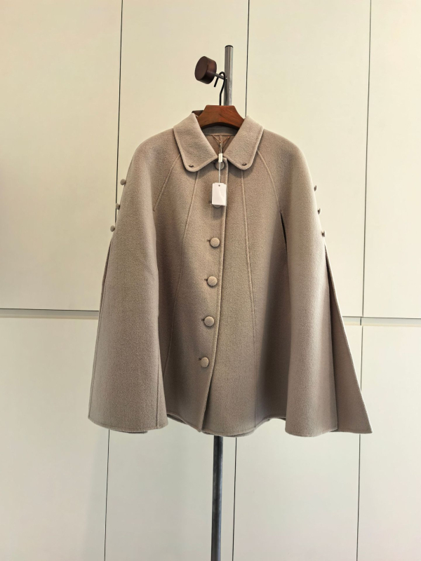 Obostrani kaput od vune i kašmira s reverom, zima 2025, kašmir 50–70%, vuna 50–70%
