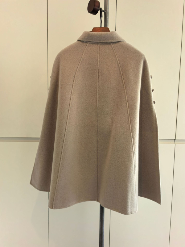 Obostrani kaput od vune i kašmira s reverom, zima 2025, kašmir 50–70%, vuna 50–70%