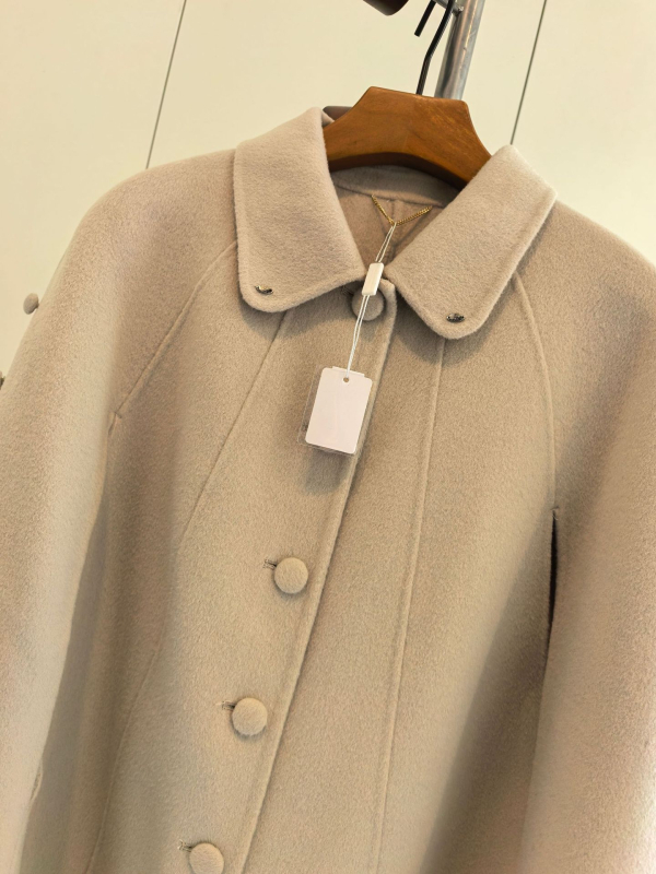 Obostrani kaput od vune i kašmira s reverom, zima 2025, kašmir 50–70%, vuna 50–70%