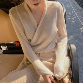 Ženski vuneni pulover s V-izrezom, dugi rukavi, žakardno pletenje, 95% vuna