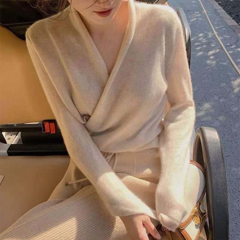 Ženski vuneni pulover s V-izrezom, dugi rukavi, žakardno pletenje, 95% vuna