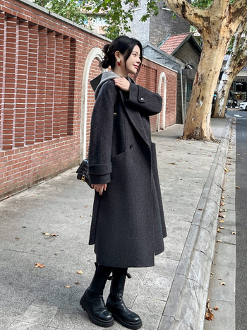 Ženski dvostrani kaput od kašmira i vune, srednje duljine, kapuljača, ležeran kroj, kopčanje na jedno kopčanje, Zima 2025.