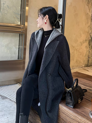 Ženski dvostrani kaput od kašmira i vune, srednje duljine, kapuljača, ležeran kroj, kopčanje na jedno kopčanje, Zima 2025.