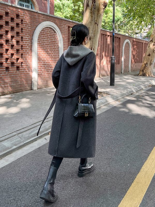 Ženski dvostrani kaput od kašmira i vune, srednje duljine, kapuljača, ležeran kroj, kopčanje na jedno kopčanje, Zima 2025.