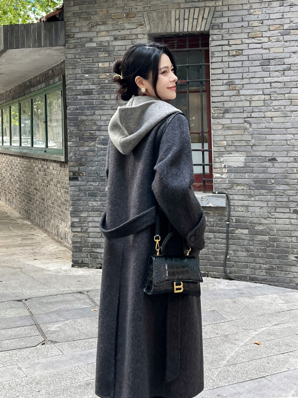 Ženski dvostrani kaput od kašmira i vune, srednje duljine, kapuljača, ležeran kroj, kopčanje na jedno kopčanje, Zima 2025.