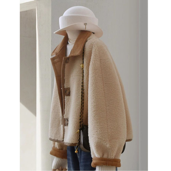 Žensko reverzibilno jakna od umjetnog baršuna s teksturom janjeće vune, zima 2025
