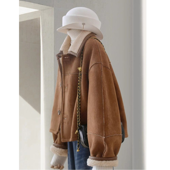 Žensko reverzibilno jakna od umjetnog baršuna s teksturom janjeće vune, zima 2025