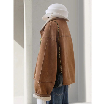 Žensko reverzibilno jakna od umjetnog baršuna s teksturom janjeće vune, zima 2025